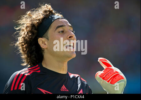 Aperçu du premier match de l'équipe nationale de football allemande lors de la Coupe du Monde de la FIFA 2018 en Russie : le 17.06.2018, l'équipe de Jogi Loew répond à Mexico au Mexique, Guillermo Ochoa, le gardien de but (MEX), portrait, portrait, portrait, solo, des célibataires, des célibataires, Chef, geste, geste, gestes, Pays-Bas NED - Mexique MEX 2 : 1, rond, sur le coup de grâce le 29 juin 2014 à Fortaleza, coupe du monde de football 2014 au Brésil à partir de la 12.06. - 13.07.2014. Dans le monde d'utilisation | Banque D'Images