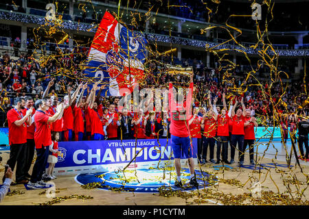 Le CSKA Moscou célèbre après avoir remporté la finale entre quatre VTB Khimki Moscow, le CSKA Moscou, Kazan, Les CINU et Zénith Saint-Pétersbourg. Le CSKA Moscou bat Khimki Moscow 95-84 en finale. Banque D'Images