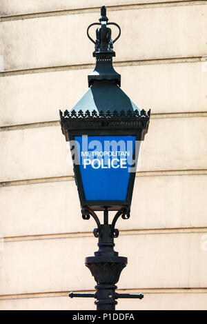 Londres, UK - 6 juin 2018 : un signe de la Police métropolitaine à l'extérieur d'un poste de police dans le centre de Londres, le 6 juin 2018. Banque D'Images