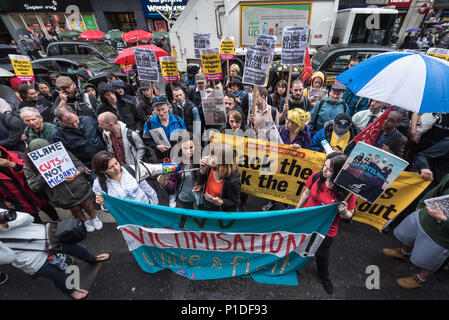 114 High Holborn, Londres, 1er août 2016. Jusqu'à 150 : une manifestation devant une succursale de Byron hamburgers à Holborn, Londres Centre. E Banque D'Images