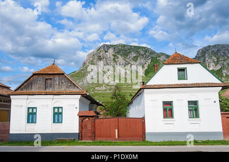 Maisons dans le village pittoresque de Torockó, Transylvanie, Roumanie Banque D'Images