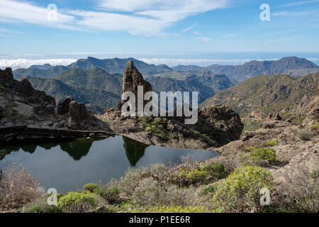 Petit réservoir dans la réserve naturelle Monumento Natural del Roque Nublo, Gran Canaria, Îles Canaries, Espagne Banque D'Images