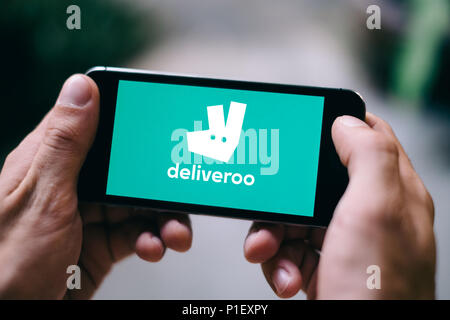 Libre de l'écran de votre iPhone avec le logo et l'icône APP DELIVEROO Banque D'Images