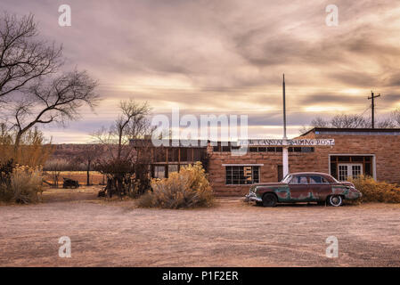 Vieille Buick Super parqué dans Bluff, Utah Banque D'Images