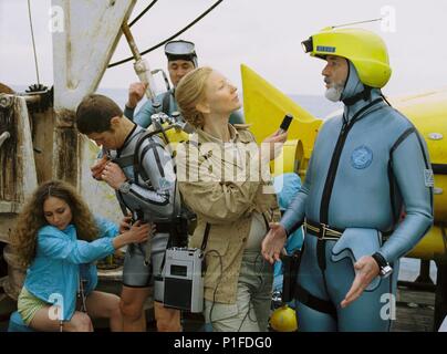 Titre original : THE LIFE AQUATIC WITH STEVE ZISSOU. Titre en anglais : THE LIFE AQUATIC WITH STEVE ZISSOU. Film Réalisateur : WES ANDERSON. Année : 2004. Stars : BILL MURRAY, Cate Blanchett. Credit : Touchstone Pictures / Album Banque D'Images