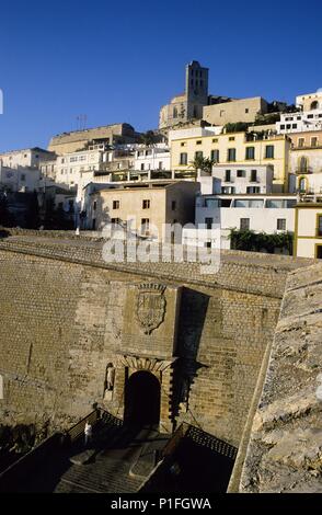 Espagne - Îles Baléares - Ibiza. Portal de Ses Taules, murailles, Dalt Vila. Banque D'Images