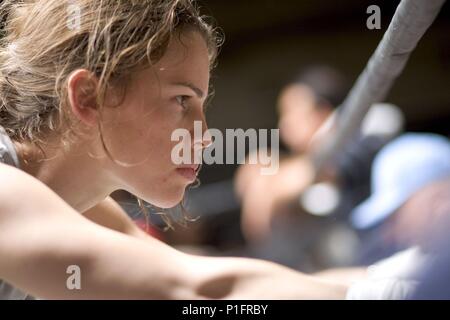 Titre original : Million Dollar Baby. Titre en anglais : Million Dollar Baby. Film Réalisateur : CLINT EASTWOOD. Année : 2004. Stars : Hilary Swank. Credit : WARNER BROS. / Album Banque D'Images