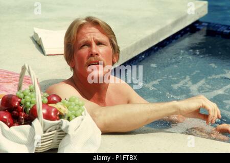 Titre original : DOWN AND OUT IN BEVERLY HILLS. Titre en anglais : DOWN AND OUT IN BEVERLY HILLS. Directeur : Paul Mazursky Film. Année : 1986. Stars : Nick Nolte. Credit : Touchstone Pictures / Album Banque D'Images