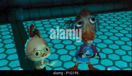 Titre original : CHICKEN LITTLE. Titre en anglais : CHICKEN LITTLE. Directeur : MARK DINDAL Film. Année : 2005. Credit : WALT DISNEY PICTURES / Album Banque D'Images