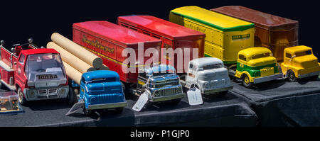 Une belle collection de vieux camions à incendie et de jouets fabriqués à partir de métal. vintage, et rare, un toy collectors dream Banque D'Images