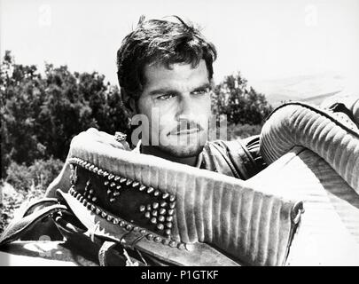 Film Original Title : C'era una volta.. .. Titre en anglais : PLUS D'UN MIRACLE. Directeur de film : Francesco Rosi. Année : 1967. Stars : Omar Sharif. Credit : CINECITTA / Album Banque D'Images