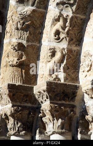 Espagne - Las Bardenas y Tudela (district) - NAVARRA. Cabanillas, Iglesia de la Natividad / románica ; detalle de la portada. Banque D'Images