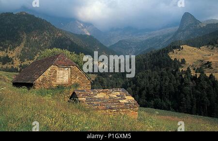 Las granjas de Biadós, en la vallée de Chistau, Pirineo Central ; Le Parc Naturel de Posets-Maladeta. Banque D'Images