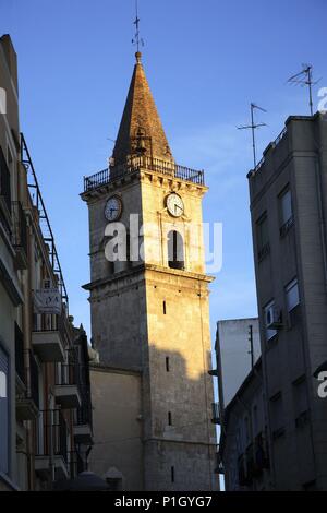 Espagne - région autonome de Valence - Alt Vinalopó (district) - Alicante. Villena, Iglesia de Santa María ; campanario. Banque D'Images