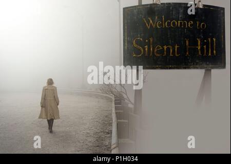 Titre original : Silent Hill. Titre en anglais : Silent Hill. Directeur de film : Christophe Gans. Année : 2006. Stars : RADHA MITCHELL. Credit : Tristar Pictures / RAFY / Album Banque D'Images