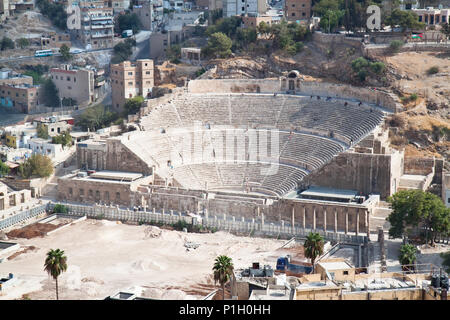 Vue panoramique sur l'amphithéâtre romain d'Amman, Jordanie, site Al-Qasr Banque D'Images
