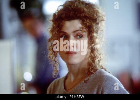 Titre original : il s'exécute dans la famille. Titre en anglais : il s'exécute dans la famille. Directeur de film : Fred Schepisi. Année : 2003. Stars : Bernadette Peters. Credit : Metro-Goldwyn-Mayer (MGM) / SCHWARTZ, Andrew / Album Banque D'Images