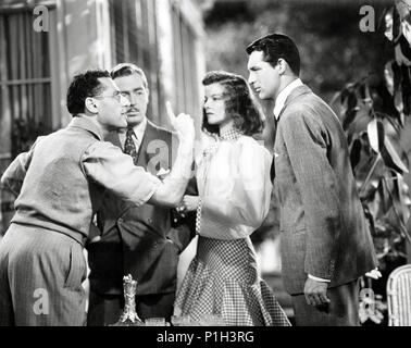 Titre du film original : The Philadelphia Story. Titre en anglais : The Philadelphia Story. Film Réalisateur : GEORGE CUKOR. Année : 1940. Stars : Cary Grant, Katharine Hepburn, GEORGE CUKOR, John Howard. Credit : M.G.M. / Album Banque D'Images