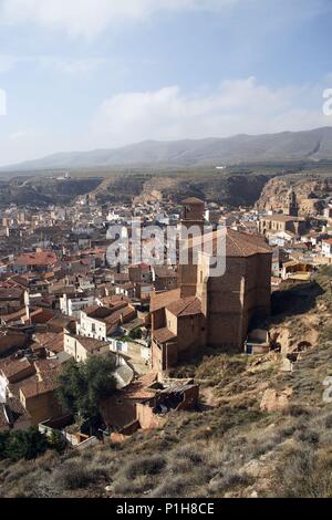 Espagne - LA RIOJA - RIOJA Baja (district). Arnedo ; vista de pueblo ; Eglise de Santa Eulalia (1er plano) e Iglesia de San Cosme y San Damián al fondo (Valle de Cidacos). Banque D'Images