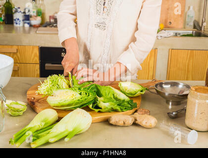 Chou haché pour permented les légumes en conserve. Le kimchi de chou et de la choucroute chou aigre. Banque D'Images