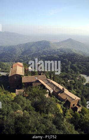 Espagne - Catalogne - Baix Camp (district) - Tarragone. Riudecanyes / Castell Monestir de Sant Miquel d'Escornalbou ; vista del Monasterio - castillo y paisaje serrano. Banque D'Images