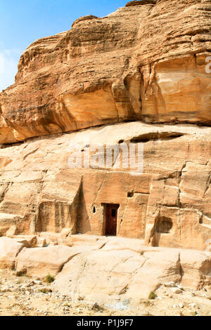 Entrée dans les petits tombeaux de Petra, Jordanie Banque D'Images