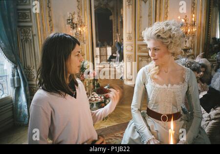 Film Original Titre : Marie Antoinette. Titre en anglais : Marie Antoinette. Film Réalisateur : Sofia Coppola. Année : 2006. Stars : Sofia Coppola, Kirsten Dunst. Credit : COLUMBIA PICTURES CORPORATION/AMERICAN ZOETROPE / JOHNSON, Leigh / Album Banque D'Images