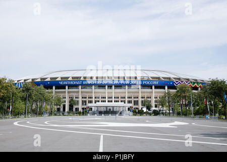 Une vue générale du stade Luzhniki de Moscou avant le match d'ouverture de la Coupe du Monde qui aura lieu au stade le jeudi. Banque D'Images