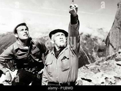 Titre original : LA MONTAGNE. Titre en anglais : la montagne. Film Réalisateur : EDWARD DMYTRYK. Année : 1956. Stars : Spencer Tracy, ROBERT WAGNER. Credit : PARAMOUNT PICTURES / Album Banque D'Images
