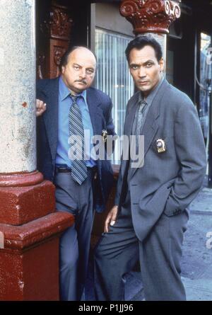 Titre original : NYPD BLUE-TV. Titre en anglais : NYPD BLUE-TV. Année : 1993. Stars : DENNIS FRANZ ; JIMMY SMITS. Crédit : 20E SIÈCLE DE FOX TV / Album Banque D'Images