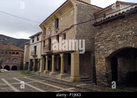 Yanguas : Plaza del Ayuntamiento del pueblo ; Arquitectura Popular (comarca de "Tierras Altas'). Banque D'Images