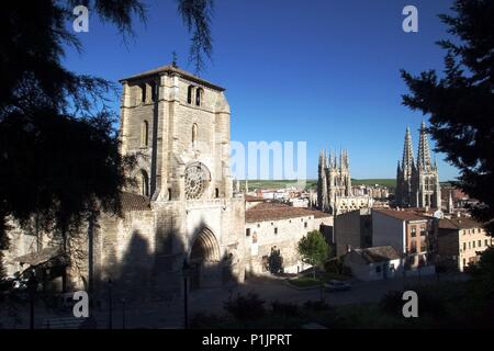 Eglise de San Esteban (sede del Museo del retablo), Casco Antiguo y Catedral ; vista desde los piés del Cerro de San Miguel. Banque D'Images