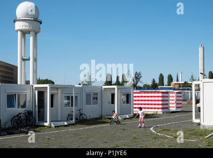 Camp de réfugiés à l'aéroport Tempelhof dans Kreuzberg, Berlin, Allemagne Banque D'Images