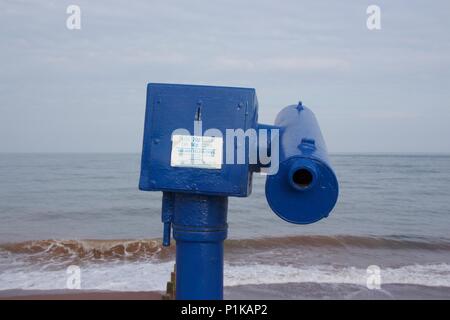 Un bleu, un Roland télescope sur front de mer, dans le sud du Devon Teignmouth Banque D'Images