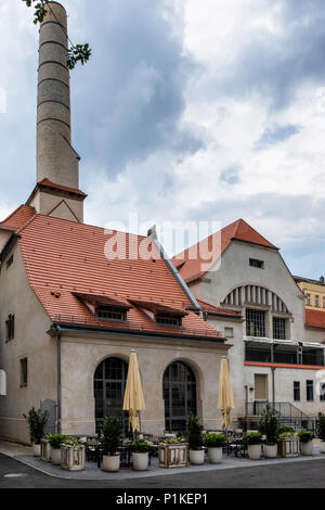 Berlin Prenzlauer Berg. Hôtel restaurant en ex Oderberger énergie thermique de la piscine historique sur Oderberger Straße Banque D'Images