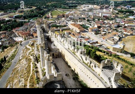 Château de Peñafiel, vue de la ville depuis le château. Banque D'Images