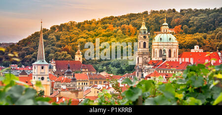 Vignoble de Prague et l'église St Nicholas, République Tchèque Banque D'Images