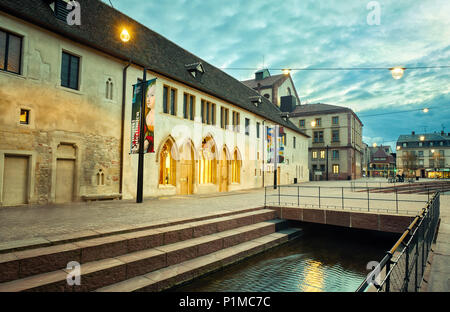 Le musée Unterlinden entrée principale après la récente extension conçue par les architectes Herzog & de Meuron. Colmar. L'Alsace. Grand Est. France Banque D'Images