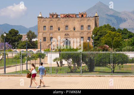 Italie Sicile Palerme Castello della Zisa ou Palais de la Zisa ou splendide château palais construit 1165 rénové de style arabe Norman 2015 Banque D'Images