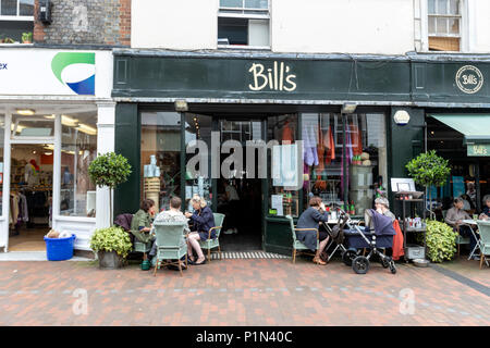 Bill's Restaurant Lewes Cliffe dans High Street, une rue très beaux magasins et de navigation, Lewes, East Sussex, England, UK Banque D'Images