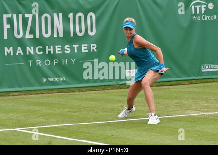 Manchester UK. 12e. Juin 2018 Dayana Yastremska (Ukraine) en action dans son match contre Claire Liu (Etats-Unis) à la Fuzion 100 Manchester trophée au nord du Club de tennis et de squash à West Didsbury. Liu gagne 7-6, 6-4. Crédit : John Fryer/Alamy Live News Banque D'Images
