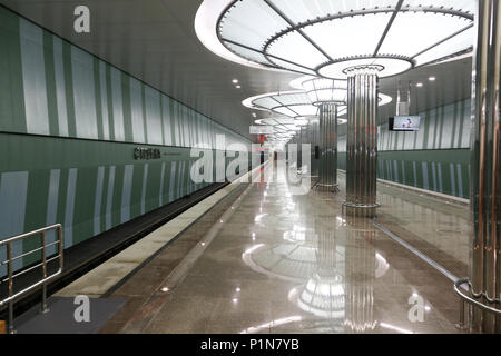 La plate-forme de la station de métro 'Strelka'. À la veille de la Coupe du monde près du stade, près de Nijni-Novgorod a ouvert une nouvelle station de métro "trelka'. Banque D'Images