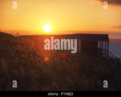 Minster sur mer, Kent, UK. 12 Juin, 2018. Météo France : le coucher du soleil à Minster en mer, Kent. Credit : James Bell/Alamy Live News Banque D'Images