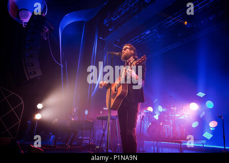 Norvège, Oslo - 12 juin, 2018. La chanteuse folk américaine, auteur-compositeur et musicien père John Misty effectue un concert live à Sentrum Scene à Oslo. (Photo crédit : Gonzales Photo - Tord Litleskare). Gonzales : Crédit Photo/Alamy Live News Banque D'Images