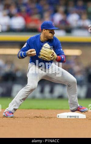 Milwaukee, WI, USA. 11 Juin, 2018. Cubs de Chicago le deuxième but Javier Baez # 9 en action au cours de la partie de baseball de ligue majeure entre les Milwaukee Brewers et les Cubs de Chicago au Miller Park de Milwaukee, WI. John Fisher/CSM/Alamy Live News Banque D'Images