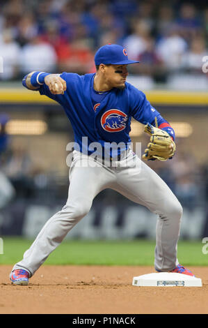 Milwaukee, WI, USA. 11 Juin, 2018. Cubs de Chicago le deuxième but Javier Baez # 9 en action au cours de la partie de baseball de ligue majeure entre les Milwaukee Brewers et les Cubs de Chicago au Miller Park de Milwaukee, WI. John Fisher/CSM/Alamy Live News Banque D'Images