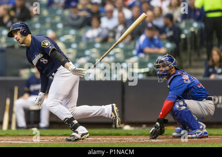 Milwaukee, WI, USA. 11 Juin, 2018. Le voltigeur des Milwaukee Brewers Ryan Braun # 8 en action au cours de la partie de baseball de ligue majeure entre les Milwaukee Brewers et les Cubs de Chicago au Miller Park de Milwaukee, WI. John Fisher/CSM/Alamy Live News Banque D'Images