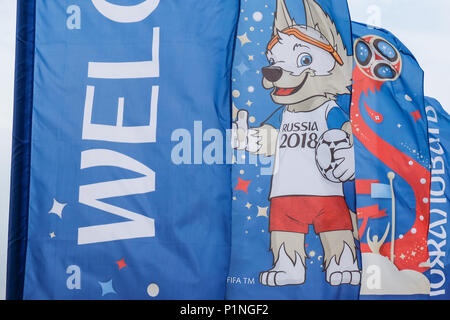 Saint Petersbourg, Russie. 12 juin 2018, Saint Petersburg - Russie. Drapeaux du Championnat du Monde de la FIFA 2018 sur Palace Bridge. Crédit : Marco Ciccolella/Alamy Live News Banque D'Images