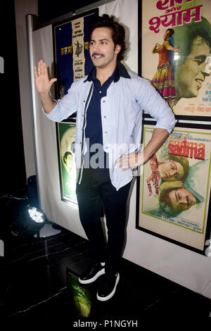 Mumbai, Inde. 12 Juin, 2018. Acteur de cinéma indien Varun Dhawan posent au cours d'une conférence de presse à Mumbai pour la 19e édition de l'IIFA Awards Nexa qui passe en Thaïlande. Credit : Azhar Khan SOPA/Images/ZUMA/Alamy Fil Live News Banque D'Images