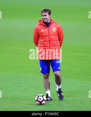 Julen Lopetegui Argote Espagne manager pendant une session de formation au stade de Wembley, Londres. PHOTOS DE FICHIER : La sélection de l'équipe, l'entraîneur espagnol Julen Lopetegui, démunis de son poste Banque D'Images